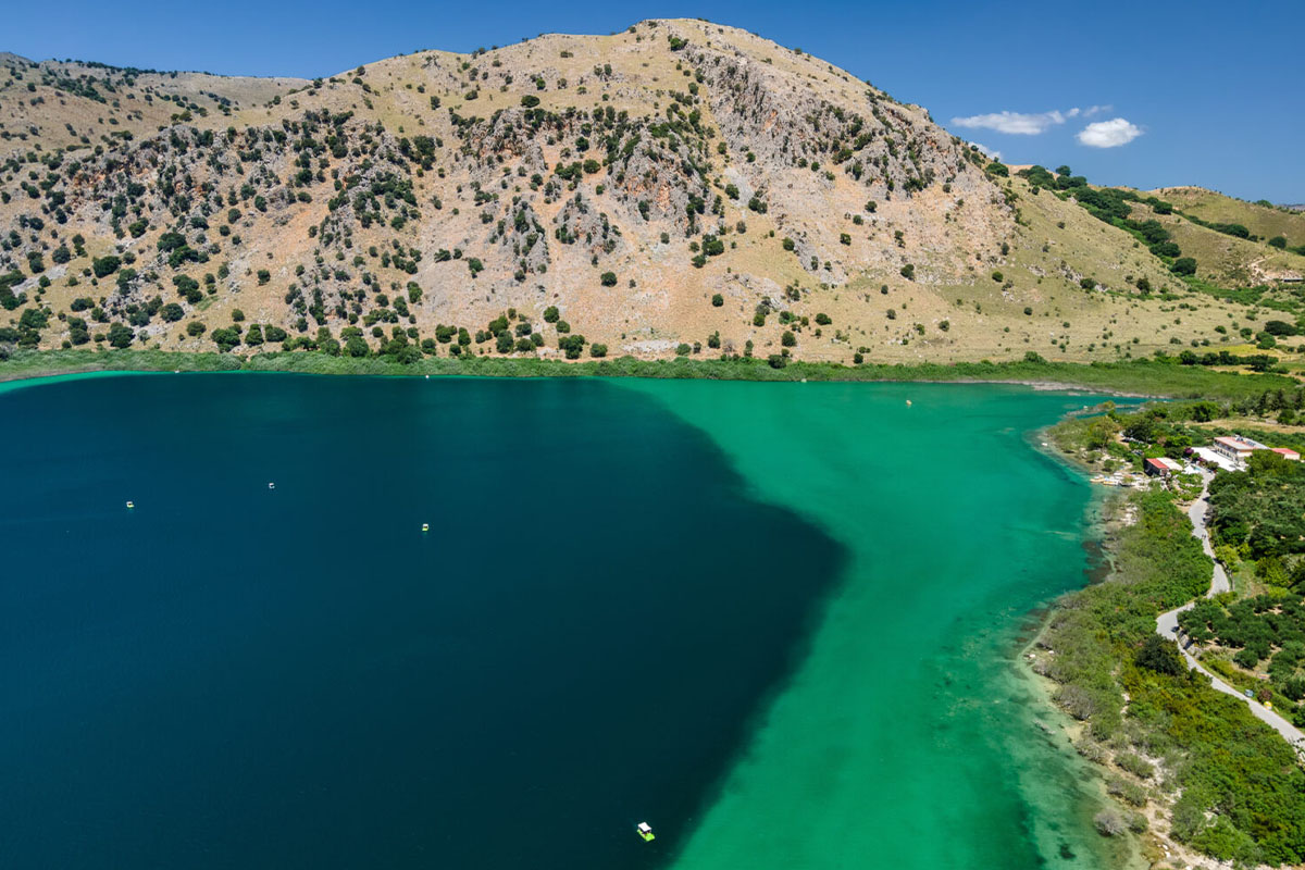Λίμνη Κουρνά Κρήτη Moirai Pavilions
